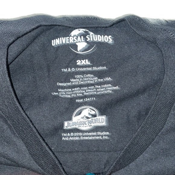 Universal Studios Jurassic World T-Shirt - Picture 3 of 4